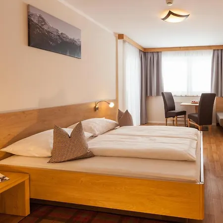 Hotel Kinder- & Gletscherhotel Hintertuxerhof 4*