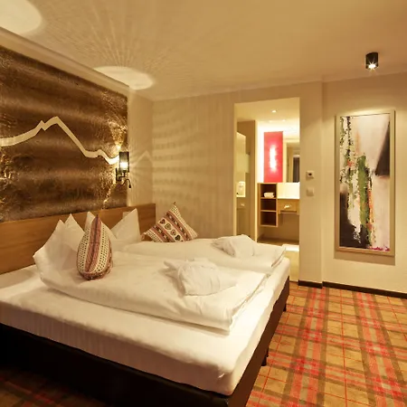 キンダー ＆ グレチッチャーホテル ヒンタートックサーホフ トゥクス