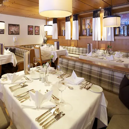 ホテル キンダー ＆ グレチッチャーホテル ヒンタートックサーホフ トゥクス