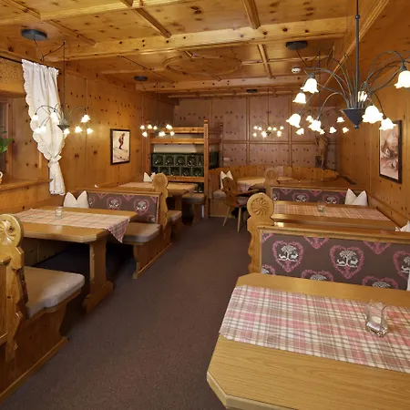 Szálloda Kinder- & Gletscherhotel Hintertuxerhof 4*