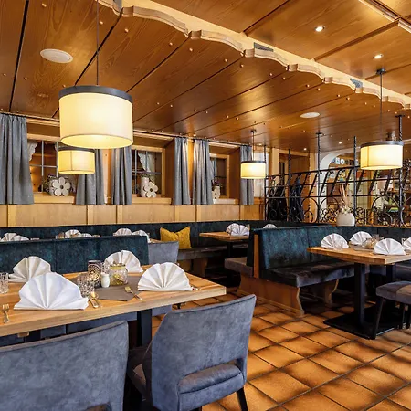 キンダー ＆ グレチッチャーホテル ヒンタートックサーホフ トゥクス