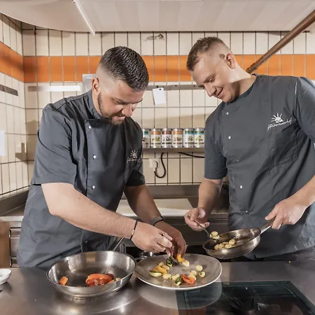 キンダー ＆ グレチッチャーホテル ヒンタートックサーホフ ホテル 4*