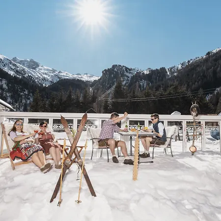 Szálloda Kinder- & Gletscherhotel Hintertuxerhof Tux