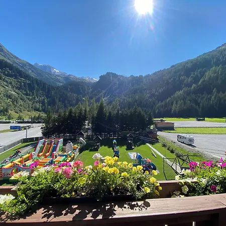 キンダー ＆ グレチッチャーホテル ヒンタートックサーホフ トゥクス