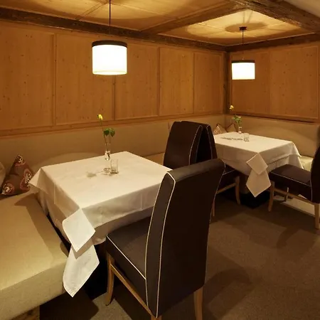 キンダー ＆ グレチッチャーホテル ヒンタートックサーホフ ホテル 4*