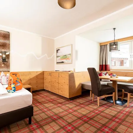 キンダー ＆ グレチッチャーホテル ヒンタートックサーホフ トゥクス