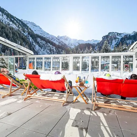 キンダー ＆ グレチッチャーホテル ヒンタートックサーホフ ホテル トゥクス