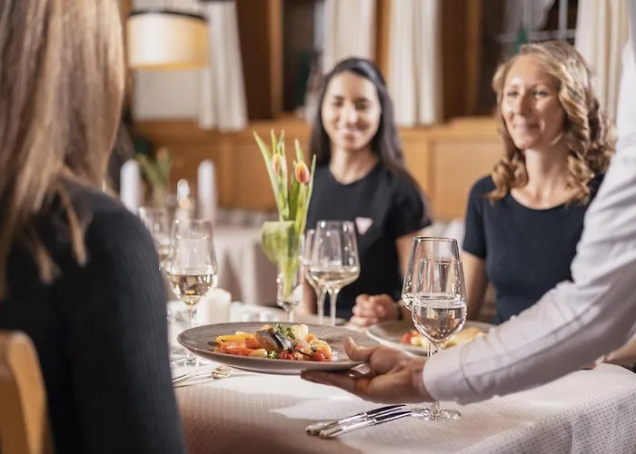 キンダー ＆ グレチッチャーホテル ヒンタートックサーホフ 4* トゥクス