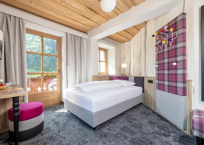 キンダー ＆ グレチッチャーホテル ヒンタートックサーホフ 4* トゥクス