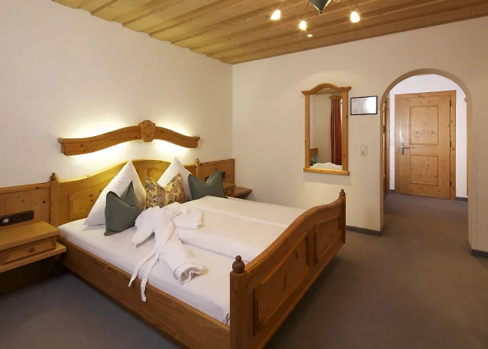 キンダー ＆ グレチッチャーホテル ヒンタートックサーホフ トゥクス