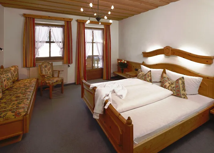 キンダー ＆ グレチッチャーホテル ヒンタートックサーホフ トゥクス