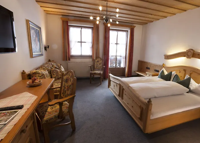 キンダー ＆ グレチッチャーホテル ヒンタートックサーホフ ホテル