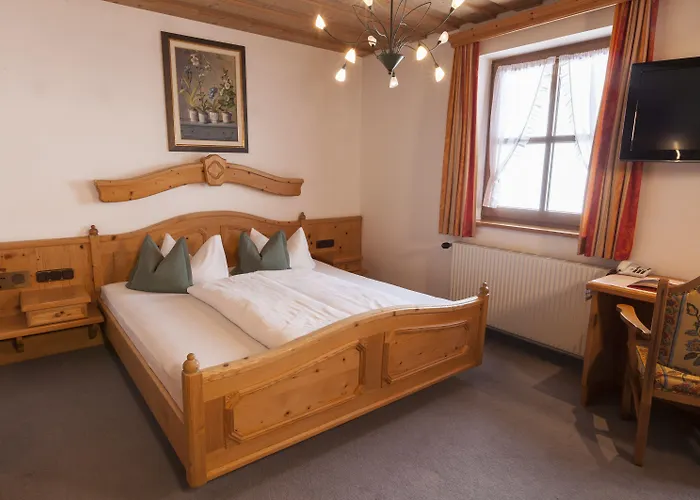 キンダー ＆ グレチッチャーホテル ヒンタートックサーホフ 4*