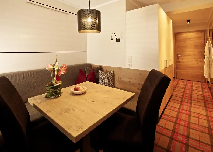 キンダー ＆ グレチッチャーホテル ヒンタートックサーホフ ホテル 4*