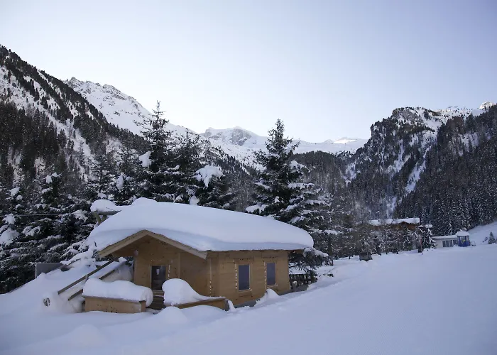 キンダー ＆ グレチッチャーホテル ヒンタートックサーホフ ホテル トゥクス