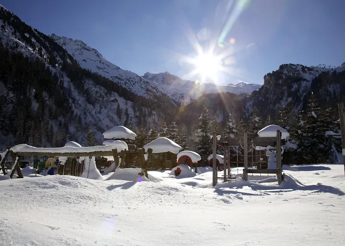 キンダー ＆ グレチッチャーホテル ヒンタートックサーホフ 4* トゥクス