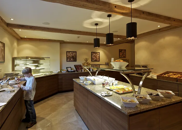 キンダー ＆ グレチッチャーホテル ヒンタートックサーホフ トゥクス