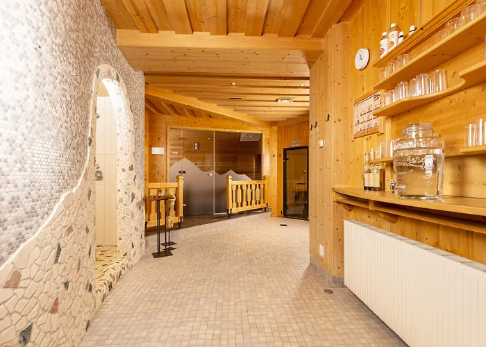 ホテル キンダー ＆ グレチッチャーホテル ヒンタートックサーホフ トゥクス