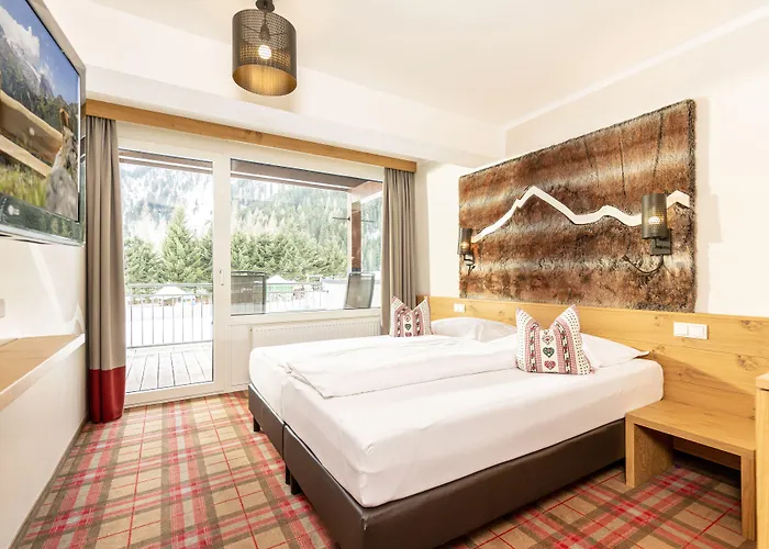 キンダー ＆ グレチッチャーホテル ヒンタートックサーホフ 4*