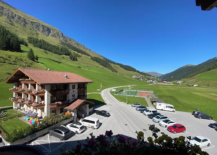 キンダー ＆ グレチッチャーホテル ヒンタートックサーホフ 4* トゥクス