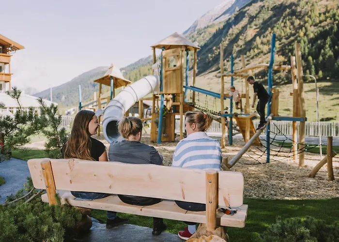 キンダー ＆ グレチッチャーホテル ヒンタートックサーホフ ホテル トゥクス