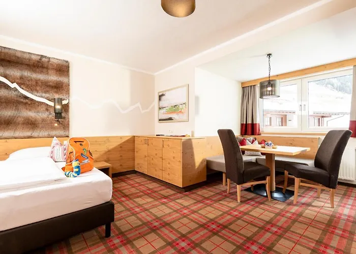 キンダー ＆ グレチッチャーホテル ヒンタートックサーホフ トゥクス