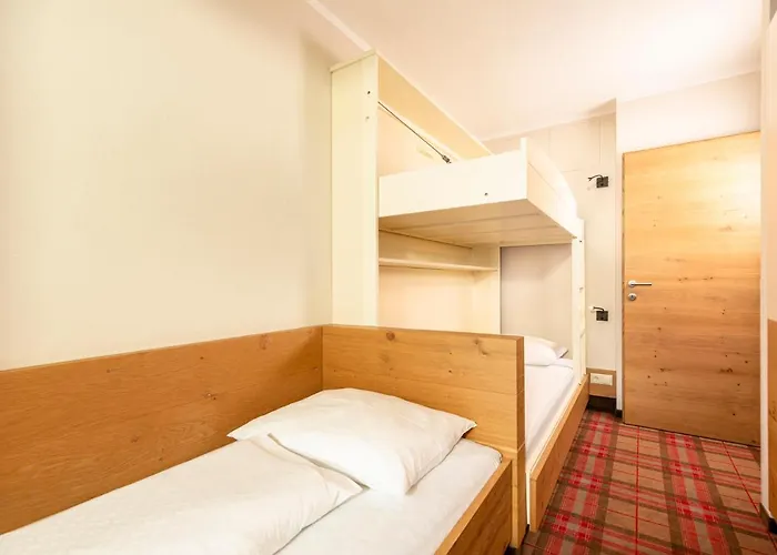 キンダー ＆ グレチッチャーホテル ヒンタートックサーホフ 4* トゥクス